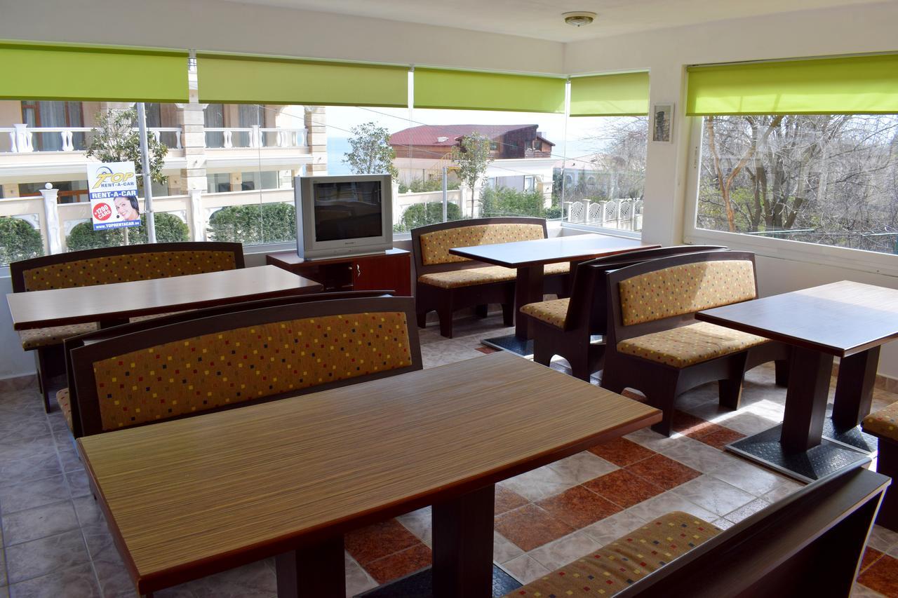 Royal Hostel Warna Exterior foto
